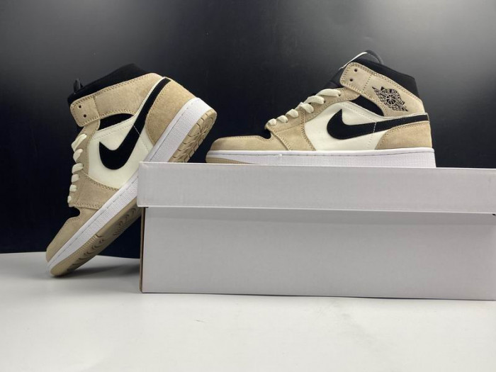 Air Jordan 1 Mid ‘Barely Orange’ BQ6472 -800