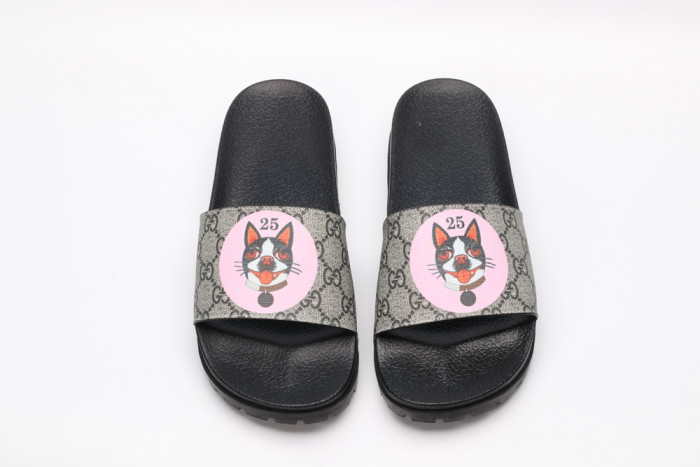 G*u*i slippers