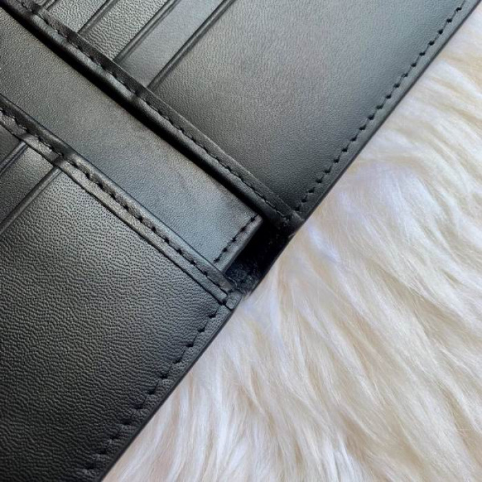 G*u*i wallet 451268 bee 11*9